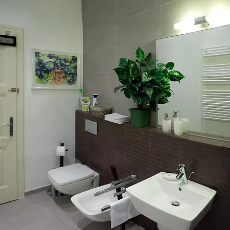 Bougainvillea Apartment *